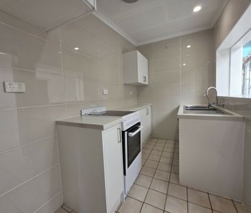 2/3 bedroom Cottage + External Retreat/Bedroom 3+ Undercover Parkin... - Photo 5