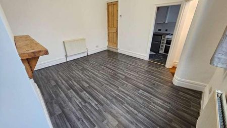 Park Crescent, Armley, Leeds, LS12 - Photo 2