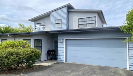 Spacious Family Home in Quiet Cul-de-Sac - Photo 2