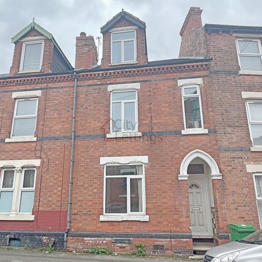 3 Bedroom Mid Terraced House - Photo 1