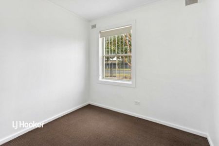 Charming 3- bedroom home - Photo 4