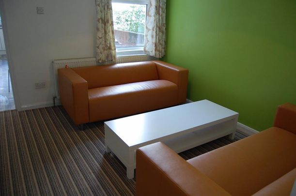 4 bedroom terraced house to rent - Photo 1