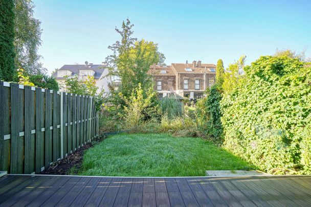 Familienidylle in Mülheim Heißen: Split-Level-Reihenhaus mit Einliegerwohnung und sonnigem Garten - Photo 1