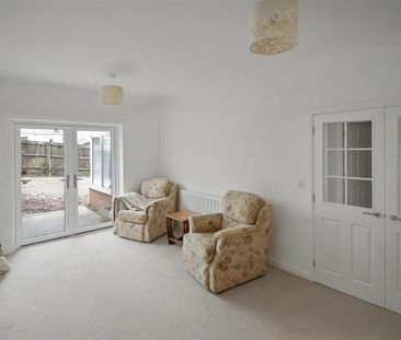 2 bedroom semi-detached bungalow to rent - Photo 2
