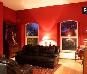 Cozy room in 3-bedroom house in Stoneybatter, Dublin - Photo 2