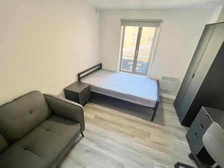 studio to rent Phoenix Court, 133 Rockingham Street, Sheffield, S1 - Photo 2