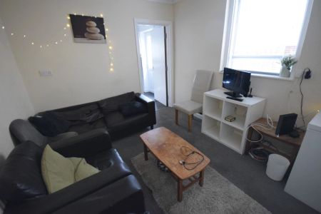 To Rent Withermoor Road, Winton, Bournemouth, BH9 £2,250 pcm Tenancy Info - Photo 3