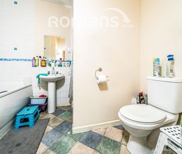 2 bedroom flat to rent - Photo 4