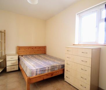 6 bedroom semi-detached house to rent - Photo 2