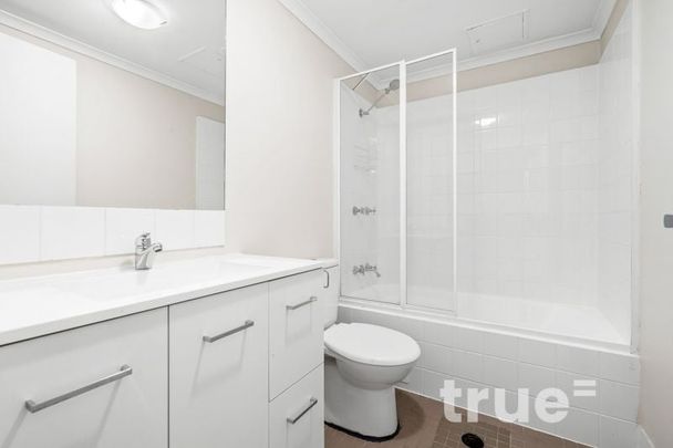 PERFECTLY POSITIONED STUDIO APARTMENT - Photo 1