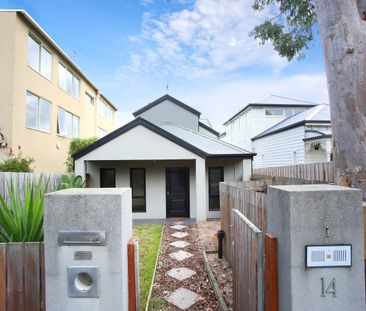 Stunning, central location with lock up garage - Photo 5
