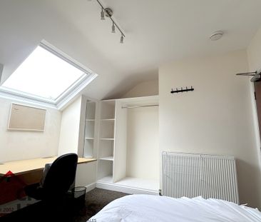 5 Bedroom Mid Terraced House - Photo 4
