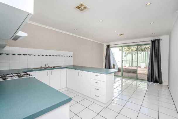 Excellent two bedroom townhouse - Photo 1