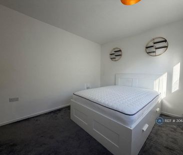 3 bedroom flat to rent - Photo 5