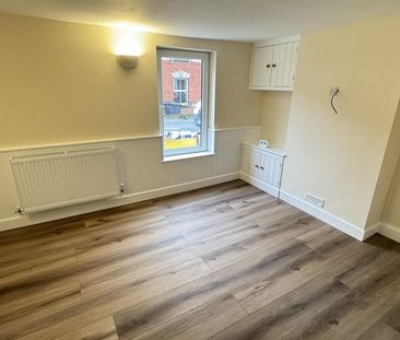 2 bedroom end of terrace house to rent - Photo 2