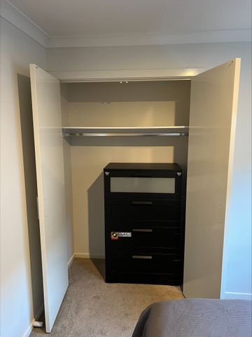 Cranbourne East - Photo 4