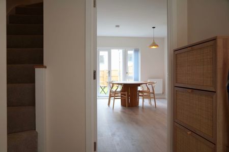 Peartree Avenue, SW17, London - Photo 3