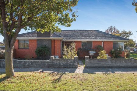 IDEAL PARKDALE SCHOOL LOCATION | LARGE YARD | WELL MAINTAINED HOME - Photo 2