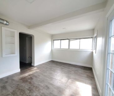 For Lease - 212 Monarch Park Avenue Unit# Main, Toronto, Ontario - Photo 3