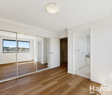 SMART, LOW-MAINTENANCE LIVING IN A PRIME CLARKSON LOCATION - Photo 3