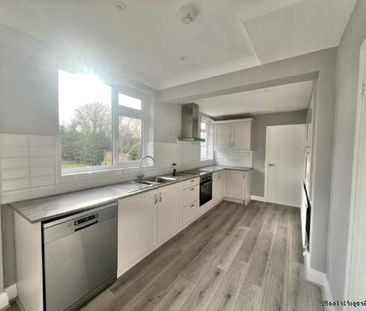 4 bedroom property to rent in Brentwood - Photo 4