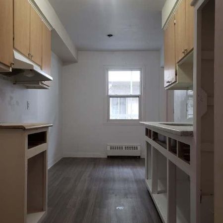 5 1/2 Rénove Chauffage/Eau Chaud/Entrée Laveuse/Sécheuse - Photo 4