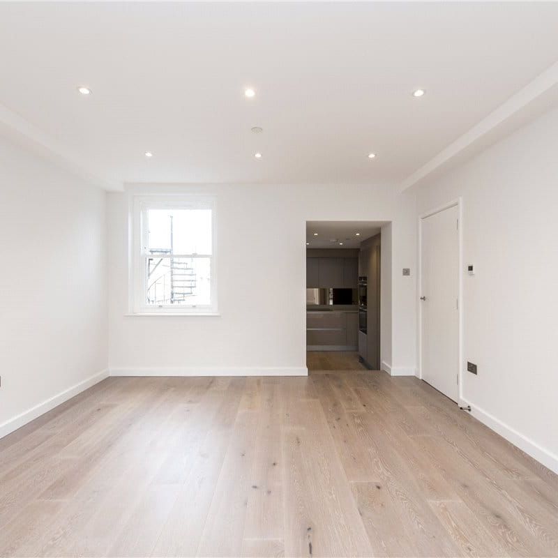 A sensational two bedroom split level apartment finished to a high standard and conveniently situated on King Street, Hammersmith. EPC rating B. Available beg Feb 2026. - Photo 1