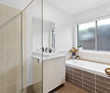 3 Woodgate Street, Oxley QLD 4075 - House For Rent - $900 | Domain - Photo 5