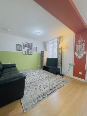 6 Bed Student Accommodation - Photo 1