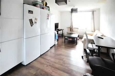 1 bedroom in a house share to rent - Photo 4