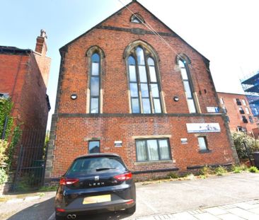 5 bedroom Flat in Kirkstall Lane, Leeds - Photo 4