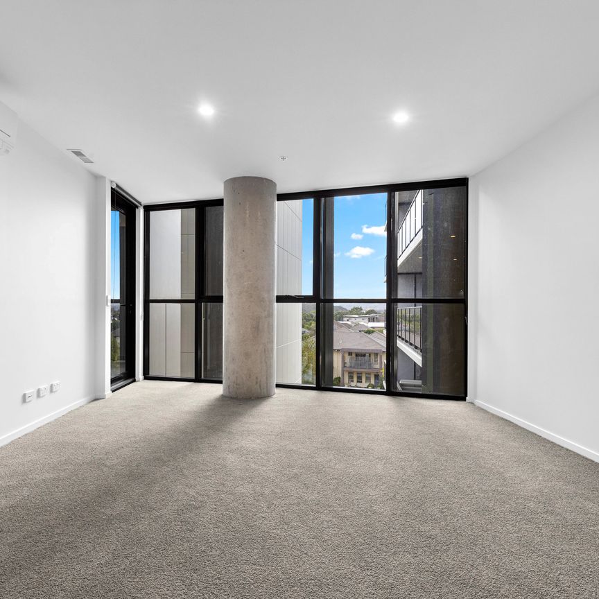 1-Bedroom apartment with rooftop pool and stunning views in Gungahlin - Photo 1