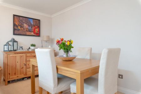 3 bedroom flat to rent - Photo 3