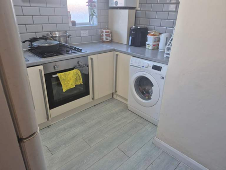 1 bedroom in a house share to rent - Photo 5