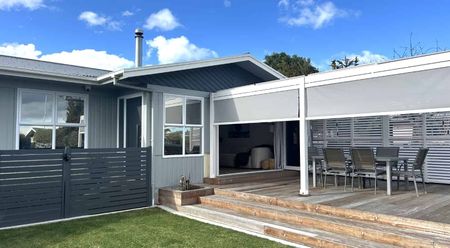 Modern 4-Bedroom Home in Tamatea - Photo 3