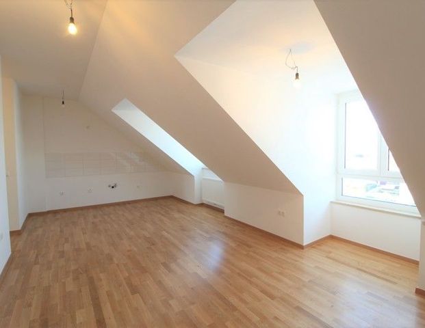 Mit Einbauküche: Moderne 2-Zimmer-Dachgeschosswohnung - Photo 1