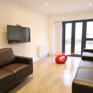 Cyprian House, Monthermer Road - Photo 2