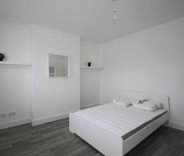 2 Bed Maisonette, Village Way East, HA2 - Photo 3