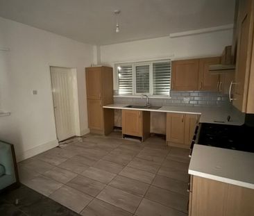 Beever Street - Photo 5