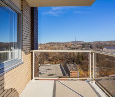 3210-3250 Forest Hill — 4 ½ - Photo 1