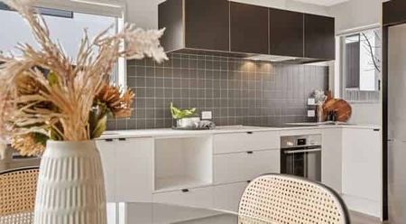 Stylish living close to the city! - Photo 2