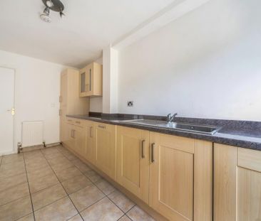 3 bedroom semi-detached house to rent - Photo 2