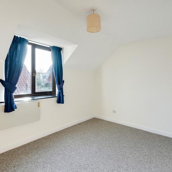 1 Bed Flat - Photo 1