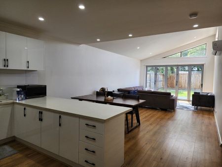 Laverton - Photo 2