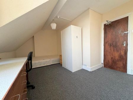 1 bedroom in a house share to rent - Photo 4