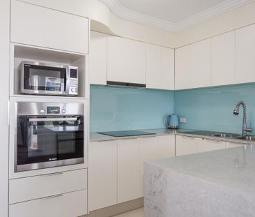 Fully Furnished 8th Floor Corner Apartment - Photo 5