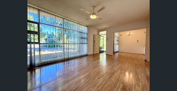 Spacious Family Home with Generous Yards in Prime Location! - Photo 1