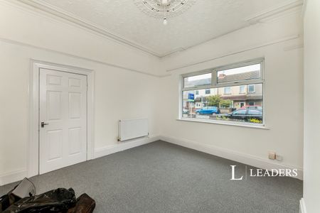 3 bedroom house to rent Hainton Avenue, Grimsby, DN32 - Photo 2