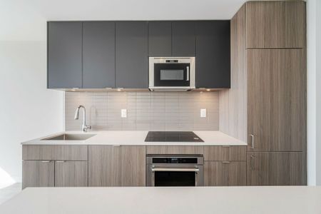 For Lease - 220 Missinnihe Way Unit# 816, Mississauga, Ontario - Photo 3