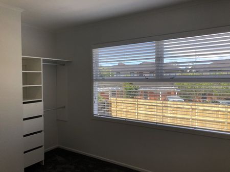 Brick n Tile Beauty - Refurbished Three Bedroom Apartment - Photo 5